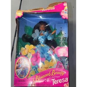 Vintage Blossom Beauty Teresa Barbie – 90s Mattel – NRFB – Interactive Dress